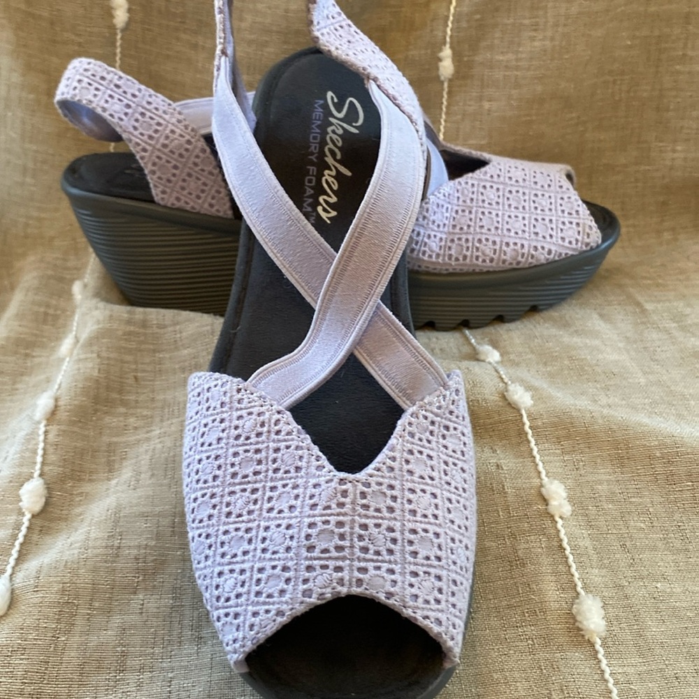 Skechers Memory Foam Lilac wedge Sandals like New Condition size 6.5